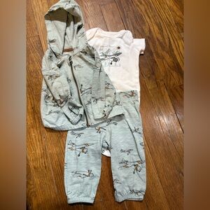 Baby Outfit Set with Airplane Print